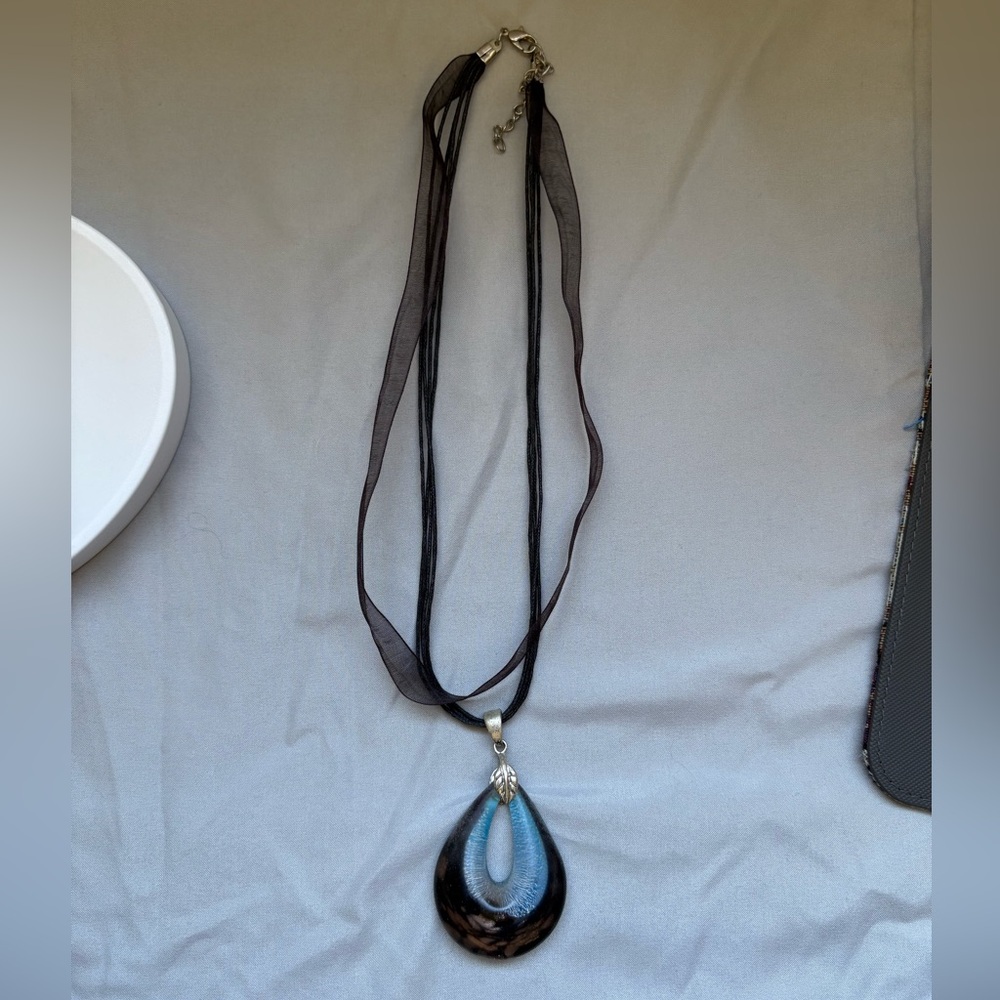 Chic Black and Blue Teardrop Pendant Necklace - Picture 2 of 6